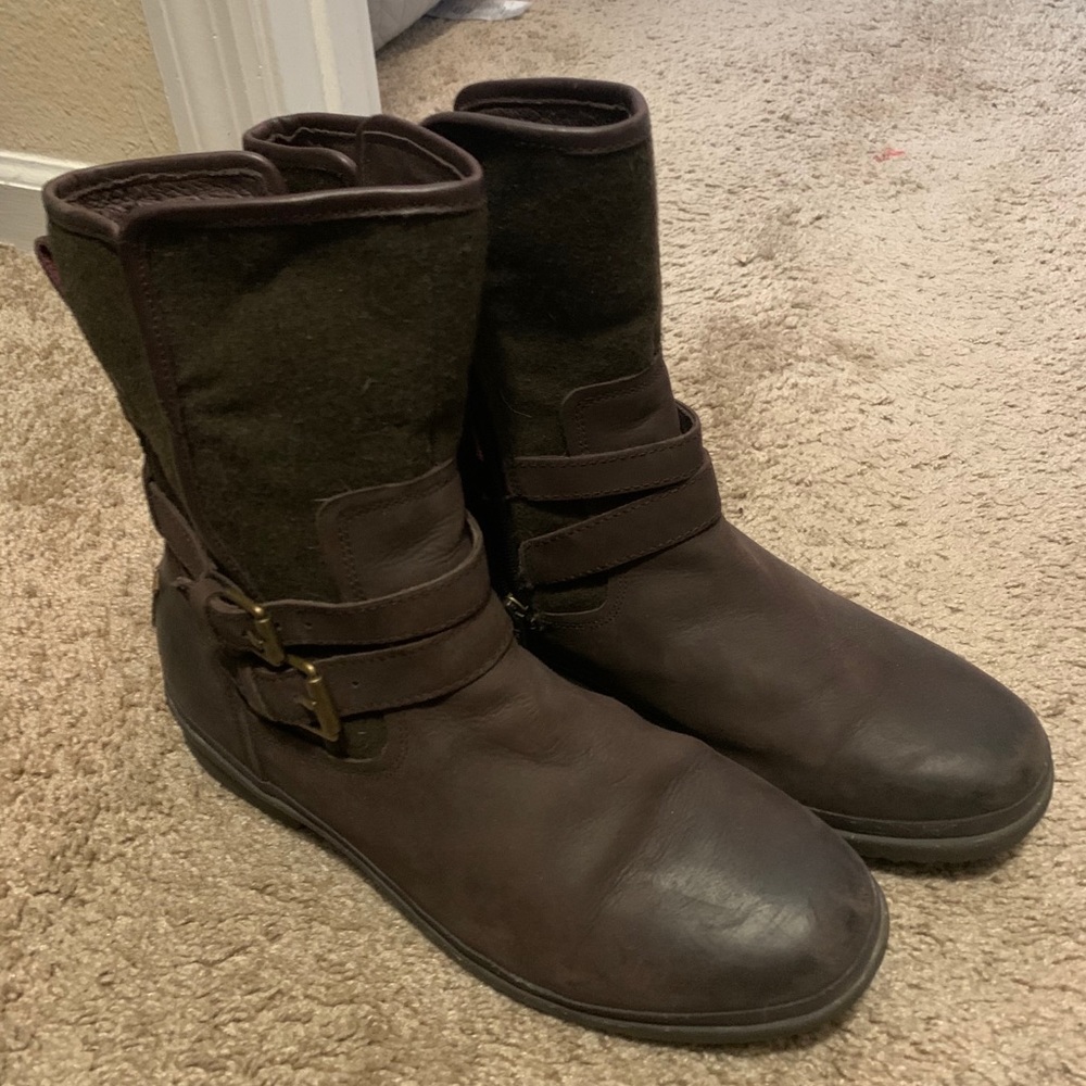 Women’s Ugg Simmons Boots Size 11